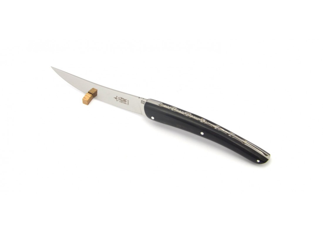 Couteau Laguiole de table en corne noire dans un coffret en bois