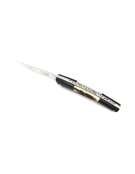 Le Thiers ® pliant, guilloché main, manche en buffle et bois de cerf de 12 cm, finition brillant