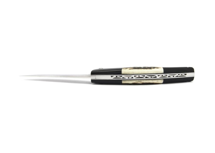 Le Thiers ® pliant, guilloché main, manche en buffle et bois de cerf de 12 cm, finition brillant