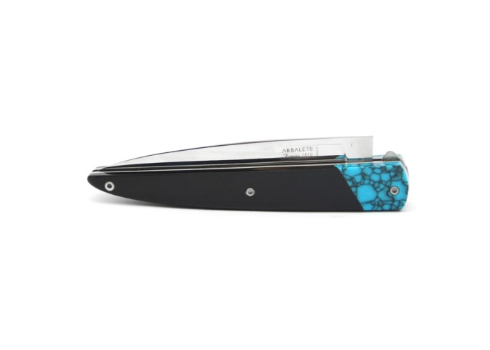 Arbalète pliant fausse mitre en turquoise, manche en buffle noir 12 cm, finition brillant