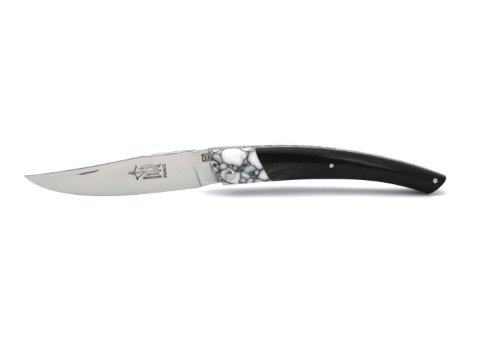 Le Thiers® pliant Prestige en pointe de corne noire et mitre avant façon marbre