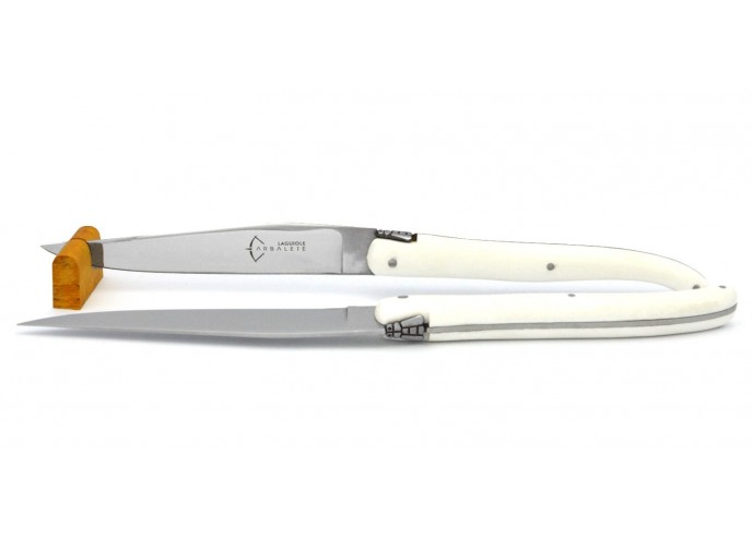Coffret de 2 couteaux de table Laguiole 23 cm, plein manche en Pom blanc, lave-vaisselle