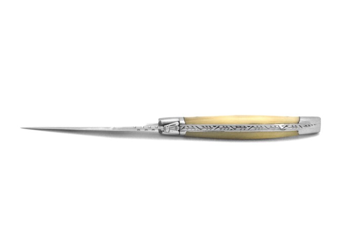 Laguiole pliant Prestige, lame seule, manche en pointe de corne blonde de 12 cm, finition brillant