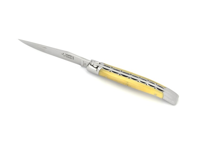 Laguiole pliant Forgé, doubles platines, manche pointe de corne blonde de 12 cm, finition brillant