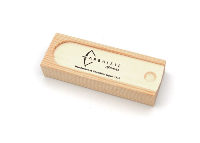 Wooden knife storage case