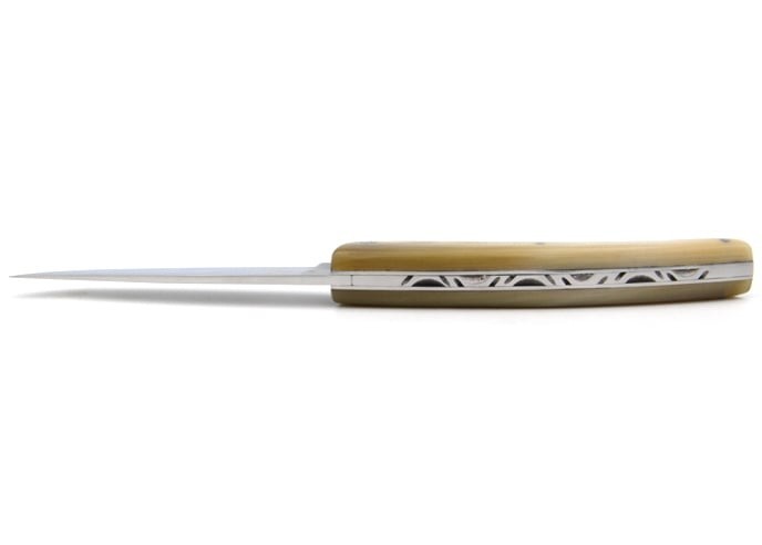 Le Thiers ® pliant guilloché main, manche en pointe de corne blonde de 12 cm, finition brillant