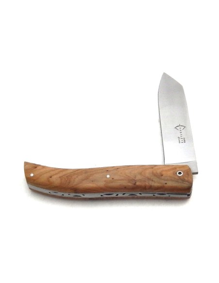 The KARO from Arbalete, juniper wood handle