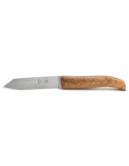 The KARO from Arbalete, juniper wood handle