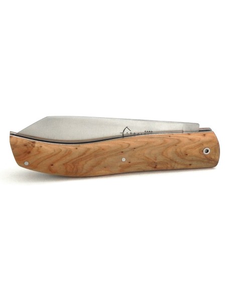 The KARO from Arbalete, juniper wood handle