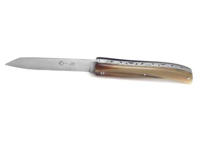 The KARO from Arbalete, blond tip horn handle